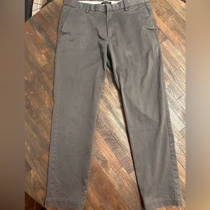 Men’s Banana Republic Gray Chino Pants. Size 35 X 32